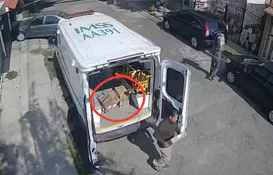 VIDEO | Ambulancia del IMSS es usada en Cuautitlán Izcalli para transportar loseta