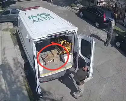 VIDEO | Ambulancia del IMSS es usada en Cuautitlán Izcalli para transportar loseta