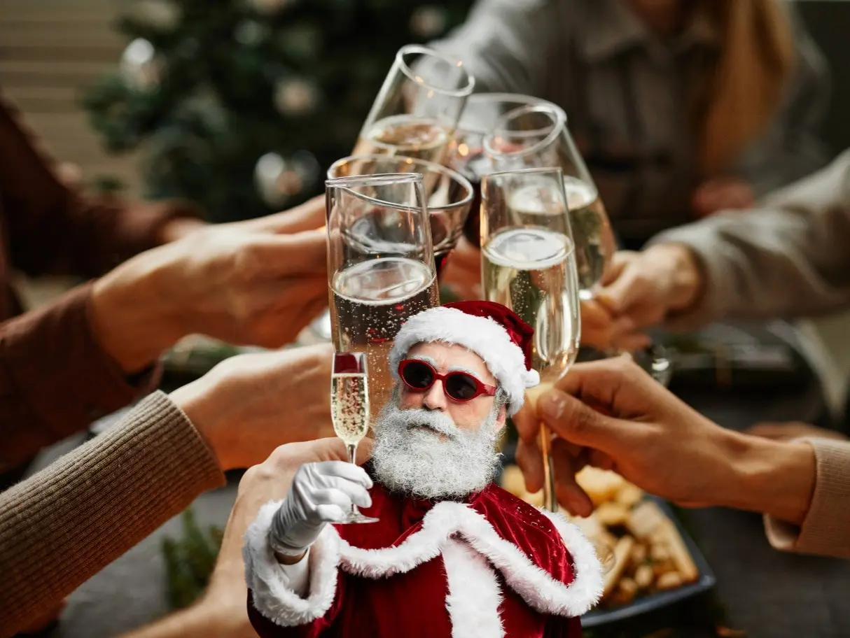 Dentro del Maratón Guadalupe – Reyes en Nuevo León, las bebidas ocupan un papel principal en cada convivencia. Foto: Canva.