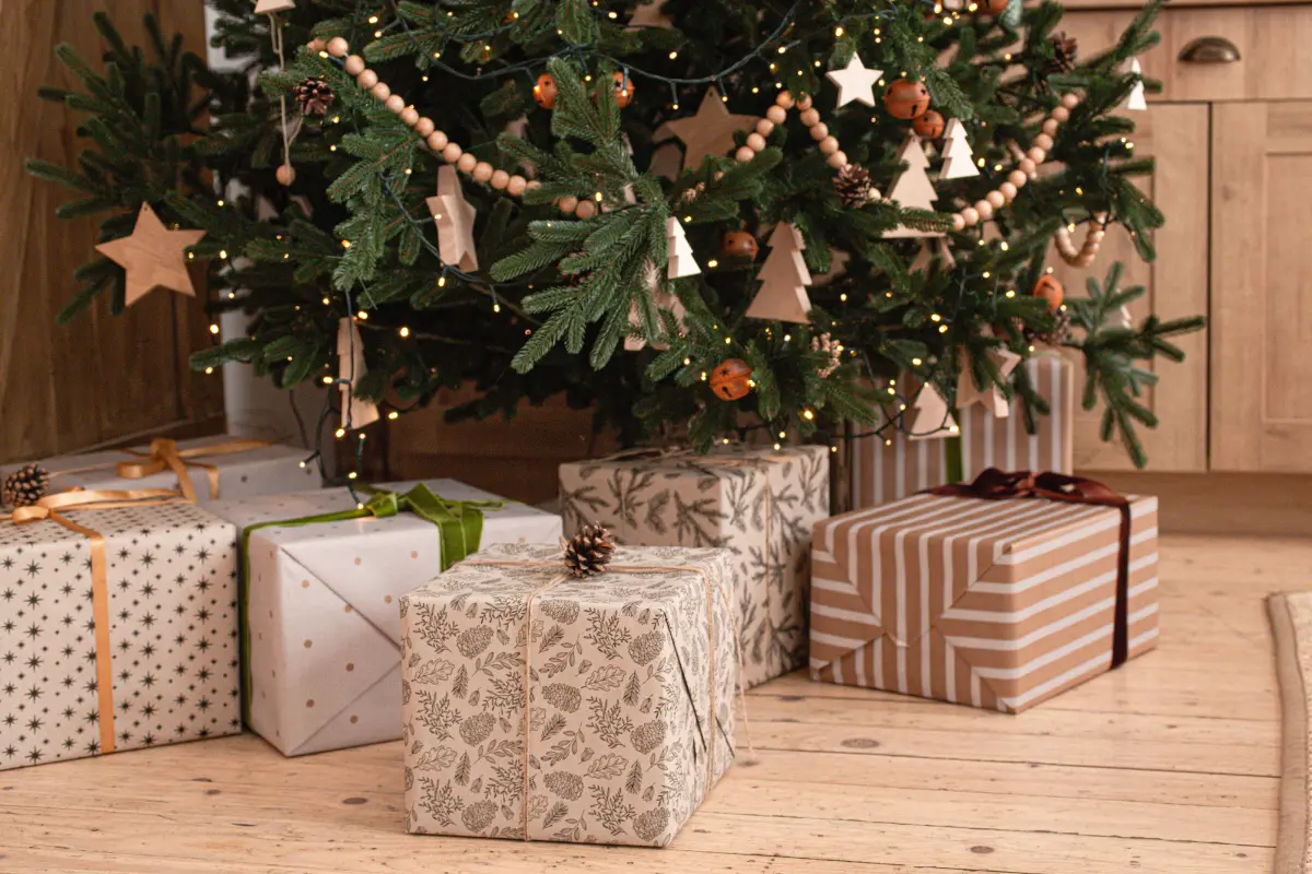 Navidad 2025: reemplaza las esferas de tu pino con estas 3 opciones creativas. Foto: Canva