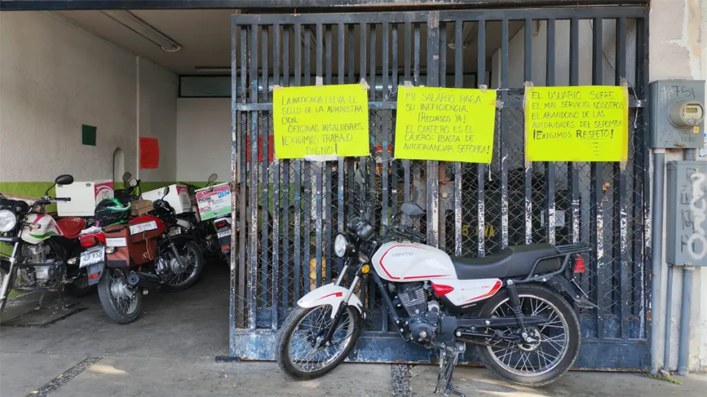 Protesta en Correos de México en La Paz: trabajadores exhiben falta de recursos