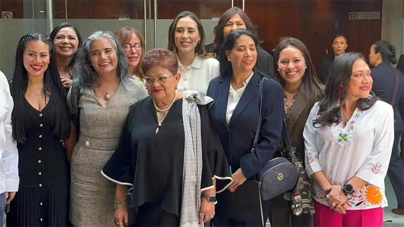 Luz María Zarza Delgado, una de las tres aspirantes a encabezar la Fiscalía General de la República (FGR), junto a otras colegas. Foto: Facebook @Guanajuato Rojo