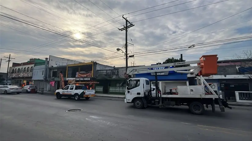imagen recuadro Elementos de Protección Civil de Guadalupe en la zona donde fue rescatado el gatito. Foto: Protección Civil de Guadalupe.