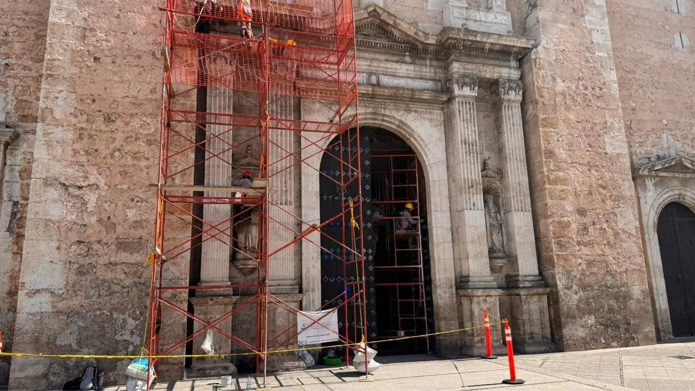 Los trabajos de restauración abarcan las fachadas norte, este y oeste. Foto: Alejandra Vargas