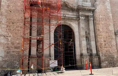La Catedral de Mérida recibe intervención para retirar las pintas del 8M de 2023 y otras mejoras
