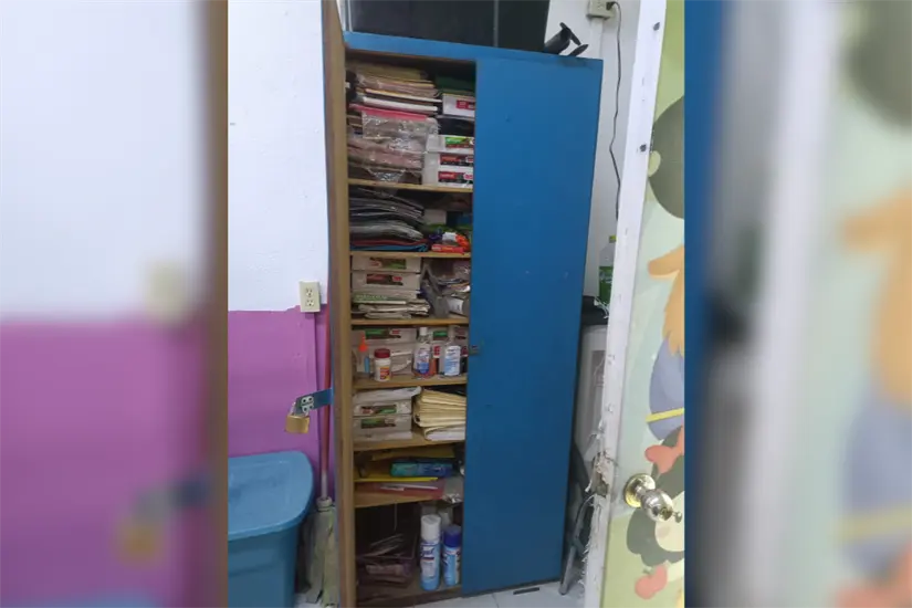 Gavetas forzadas en las escuelas que sufrieron robos. Foto: Ramón Sánchez