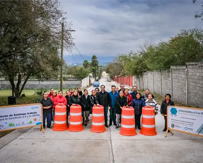 David de la Peña entrega nuevas obras de pavimentación en la colonia San Juan en Santiago