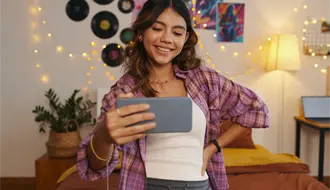 ¿Cuánto tiempo pasan los universitarios en redes sociales y cómo afecta su vida diaria en Nuevo León?