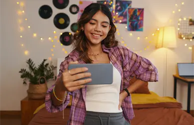 ¿Cuánto tiempo pasan los universitarios en redes sociales y cómo afecta su vida diaria en Nuevo León?