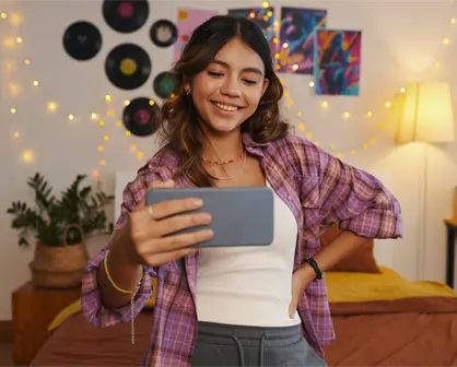 ¿Cuánto tiempo pasan los universitarios en redes sociales y cómo afecta su vida diaria en Nuevo León?