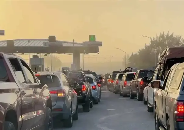 Viajeros denuncian hasta 2 horas de espera para ingresar a México por puentes internacionales de Nuevo Laredo