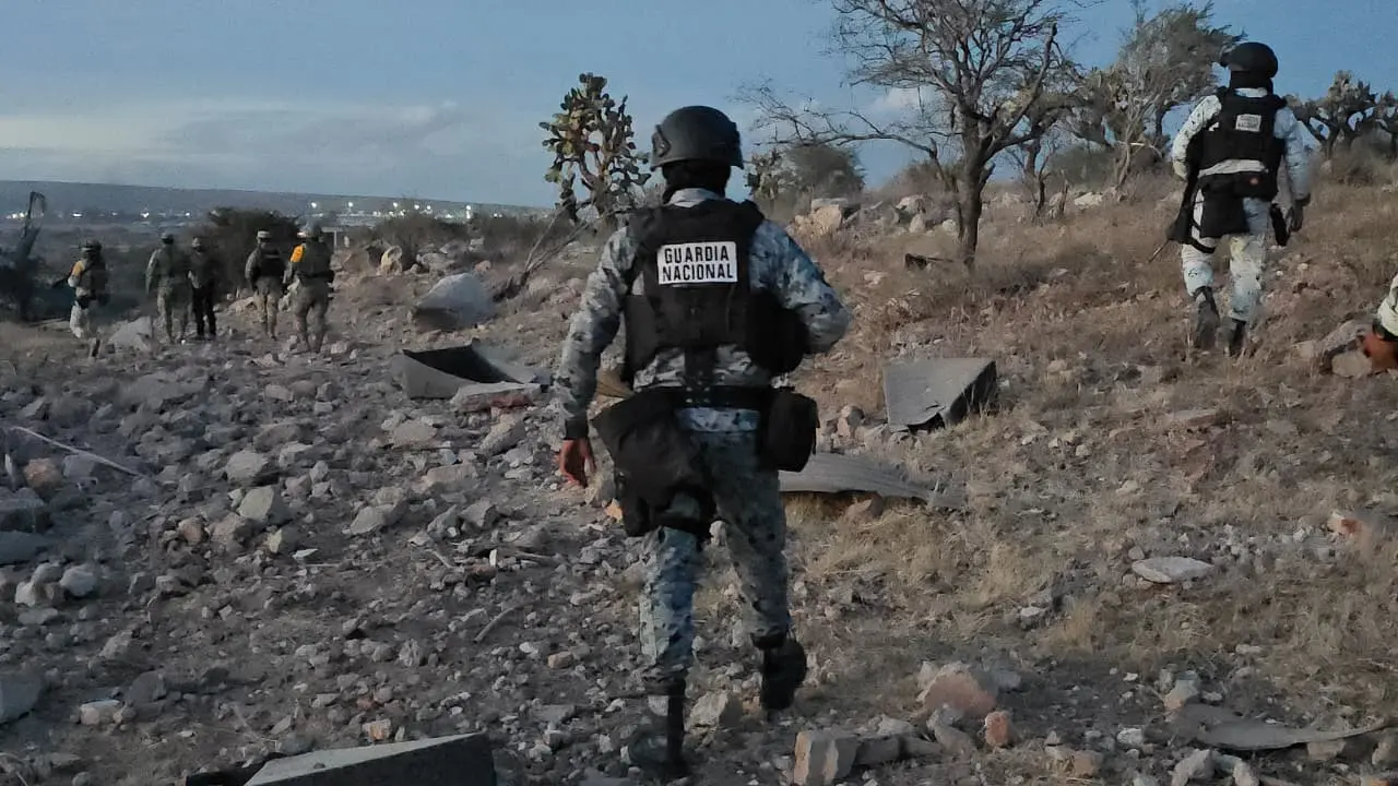 Autoridades federales resguardaron la zona de la explosión. | Foto: Luis Lozano.