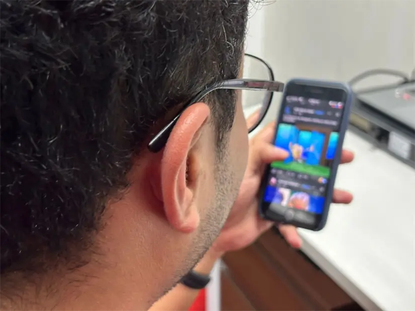 Estudios revelan que los estudiantes de Nuevo León pasan gran parte del día en redes sociales, lo que afecta su rutina diaria. Foto: Vianney Carrera