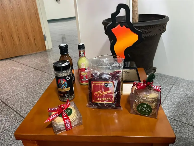 Productos elaborados por los emprendedores que participan en la edición de Navidad del Mercado Hecho en Nuevo León. Foto: Vianca Treviño