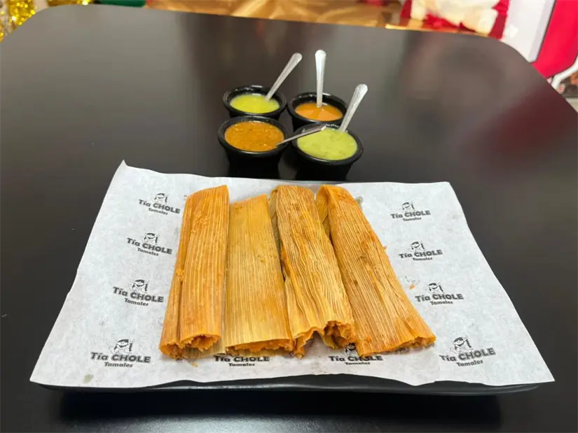 Tamales Tía Chole celebra 25 años como un ícono gastronómico, fusionando tradición familiar con la innovación empresarial en Monterrey. Foto: Yarince Torres