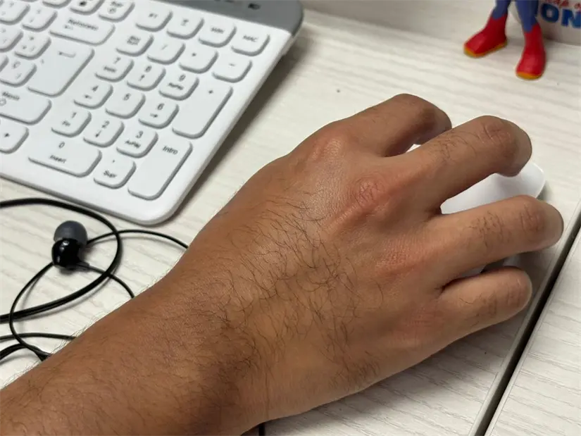 Ante el desafío del exceso de contenido, los estudiantes comparten técnicas para limitar el tiempo en redes sociales y mantenerse enfocados. Foto: Vianney Carrera