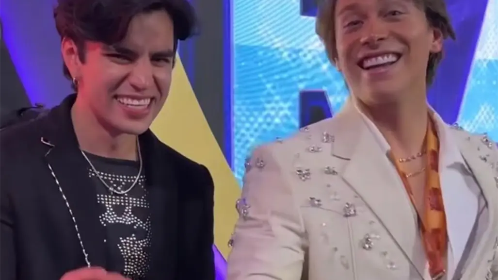 Aarón Mercury llega a la pijamada viral de su amigo Aldo De Nigris 