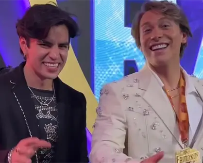 Aarón Mercury llega a la pijamada viral de su amigo Aldo De Nigris 