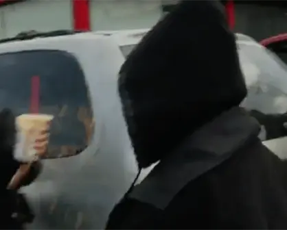 VIDEO l Agreden a periodista durante transmisión en vivo en Monterrey