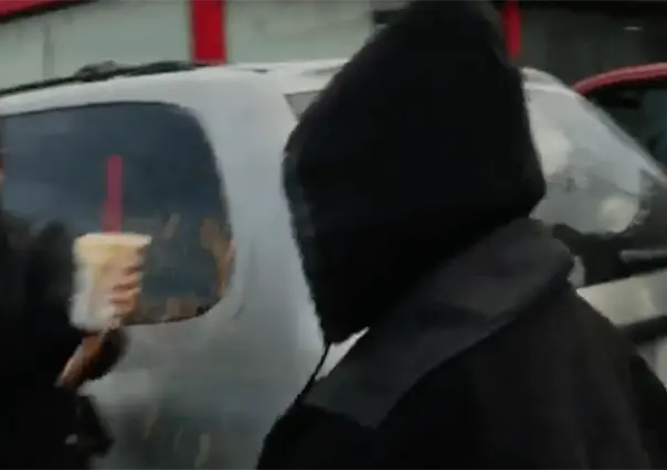 VIDEO l Agreden a periodista durante transmisión en vivo en Monterrey