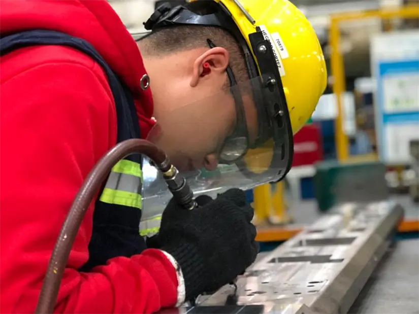 La Ley Federal del Trabajo señala que las personas trabajadoras tienen derecho a recibir una cantidad de dinero equivalente, como mínimo, a 15 días de salario por un año de trabajo. Foto: Gobierno de Nuevo León