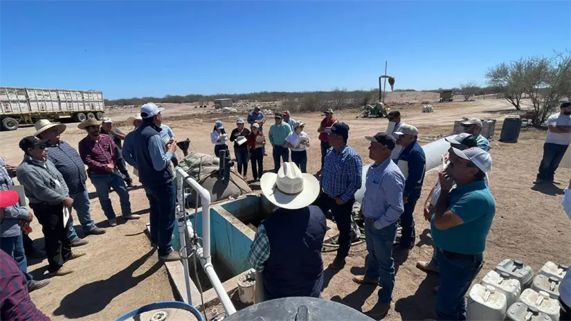 Productores del Valle de Santo Domingo participan en una capacitación sobre la elaboración de fertilizantes orgánicos como BIOL y lixiviado de lombriz. Foto: Asociacion Agricola Local del Valle de Santo Domingo / Facebook