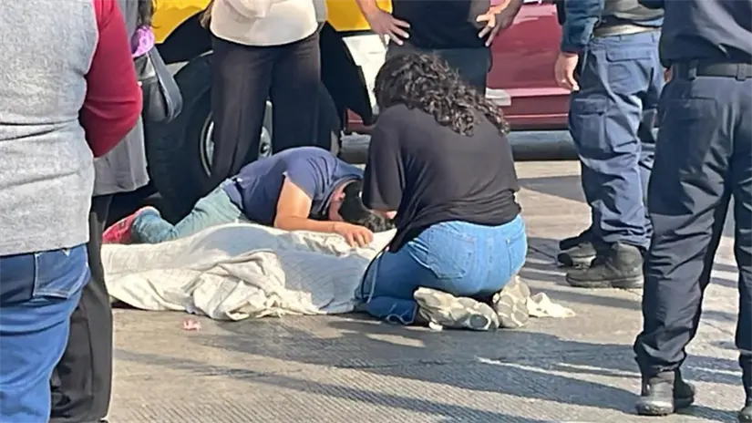 Mujer muere por atropellamiento por tráiler en Azcapotzalco. | Foto: Ramón Ramírez