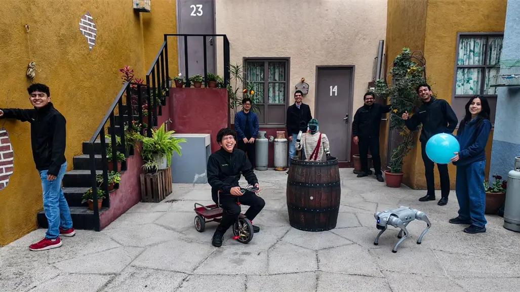 El CHaBOT de Tamaulipas visita la emblemática vecindad del Chavo del 8 e impulsa la robótica social