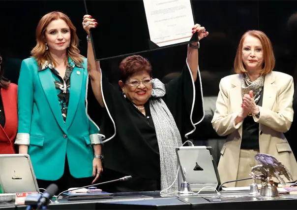 Claudia Sheinbaum celebra nombramiento de Ernestina Godoy como titular de la FGR