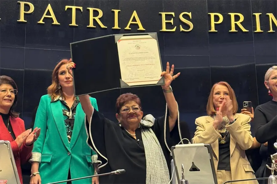 Ernestina Godoy da mensaje tras ser nombrada titular de la FGR: Mi compromiso es inquebrantable