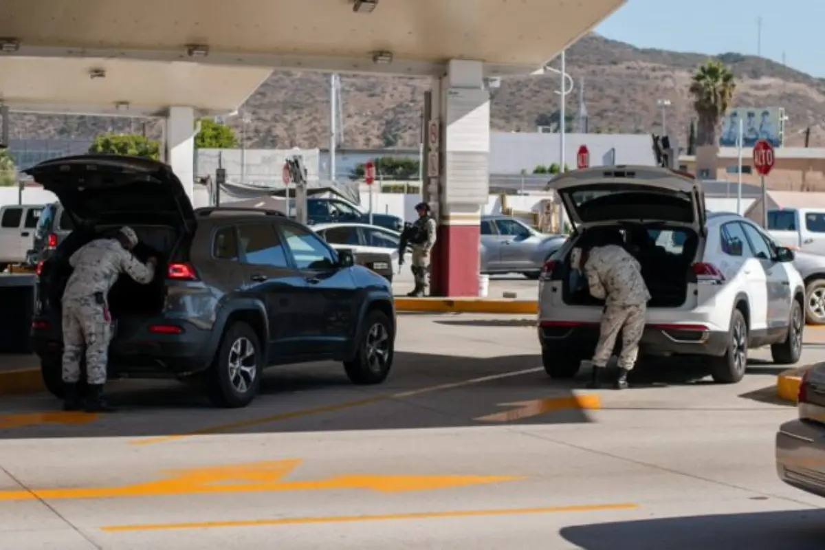 Para ayudarte a evitar contratiempos, aquí te explicamos cuánto puedes cruzar legalmente y qué productos sí o no entran en la franquicia. Foto: Aduanas México