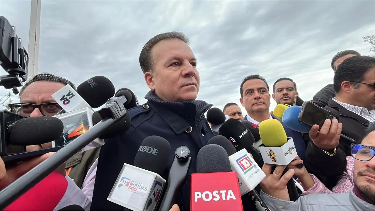 El gobernador Esteban Villegas habla sobre los diputados de Morena que votaron en contra del Paquete Económico. | Foto: Jesús Carrillo.