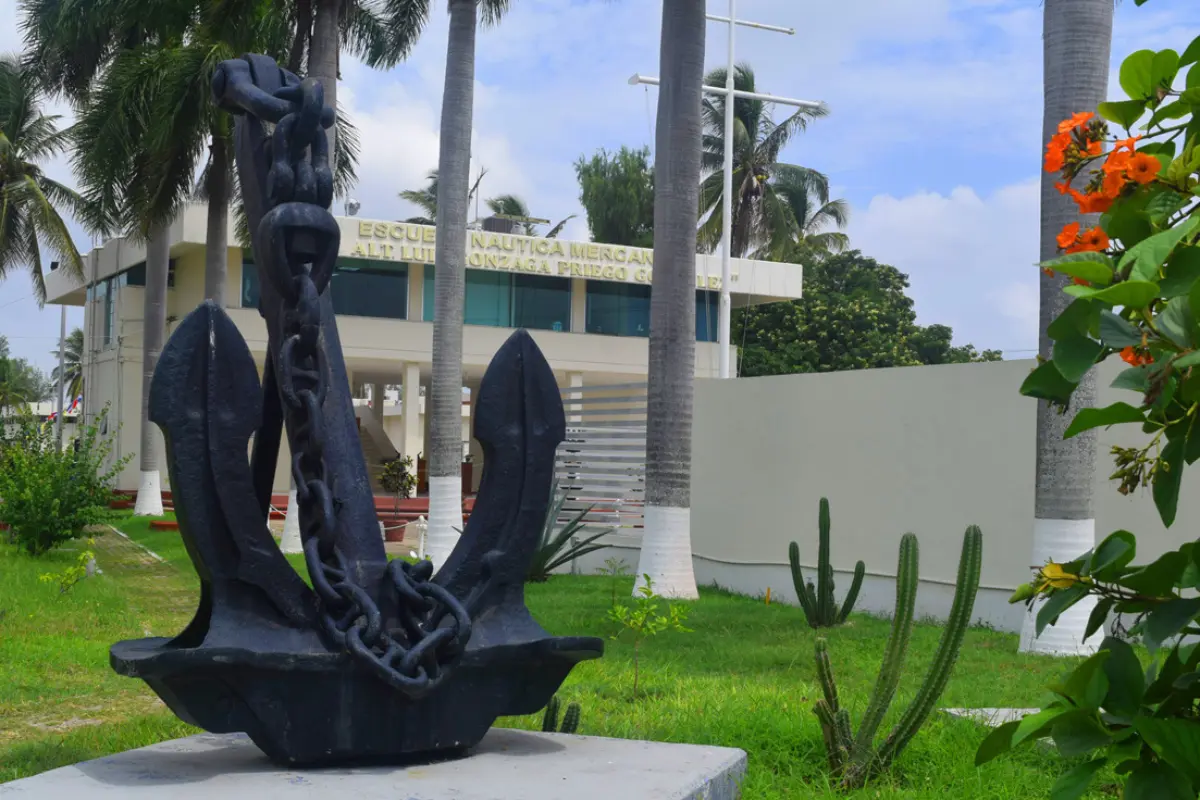 El caso ya generó inquietud entre familias, autoridades y sectores marítimos, que ven en la denuncia un llamado urgente a revisar el liderazgo de la escuela. Foto: Escuela Náutica Mercante de Tampico