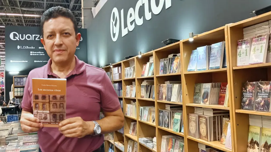 Carlos Martín Briceño lleva Los secretos vivos a la FIL Guadalajara 2025: historias de lo que callamos y seguimos cargando