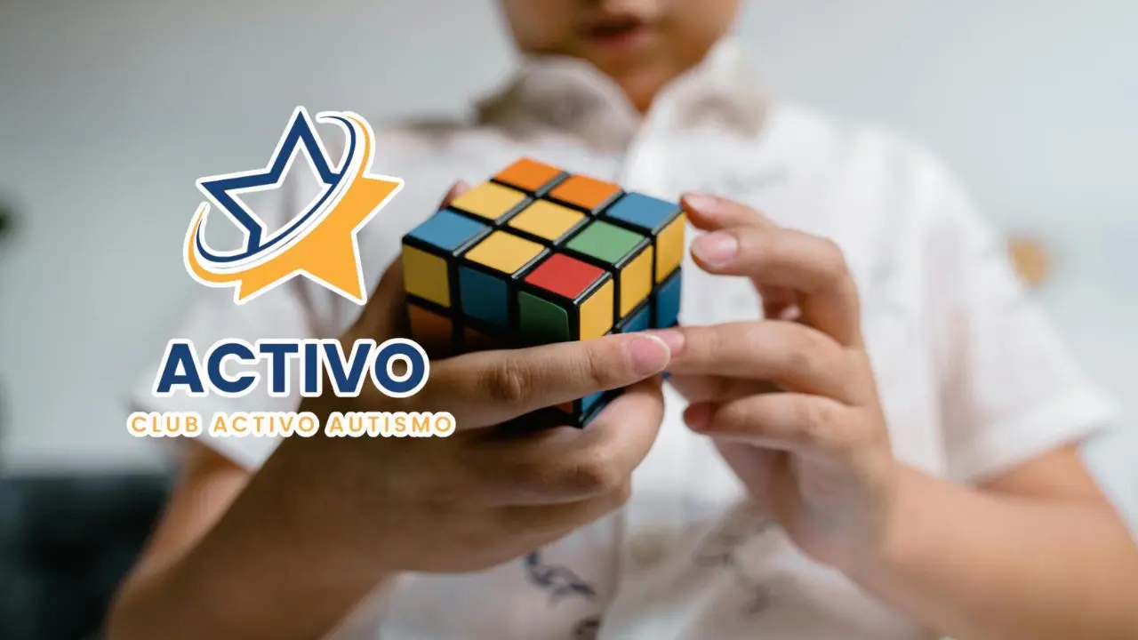 Al fondo, una persona con autismo realiza actividades como parte de sus terapias. El Club Activo Autismo de Mérida busca impulsar acciones para los jóvenes neurodivergentes.- Fuente Canva y Club Activo Autismo