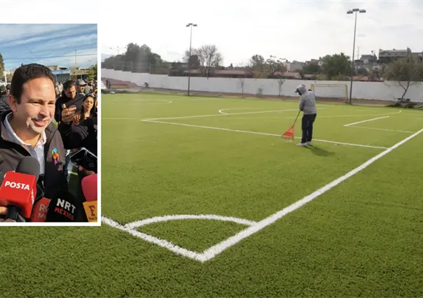 Javier Díaz entrega cancha de fútbol en la Espinoza Mireles con inversión privada de 3.5 mdp