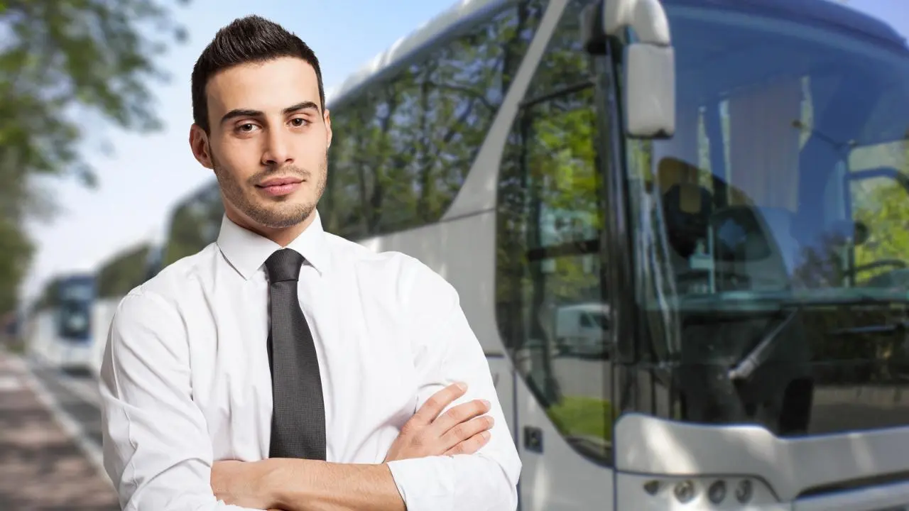 Trámite de licencia de chofer de transporte público en Edomex. Foto: Canva