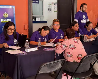 Cecilia Patrón atiende quejas y demandas en el "Miércoles Ciudadano Violeta" en Mérida