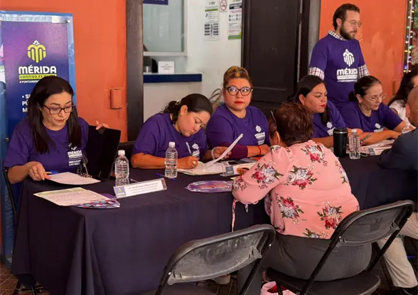 Cecilia Patrón atiende quejas y demandas en el "Miércoles Ciudadano Violeta" en Mérida