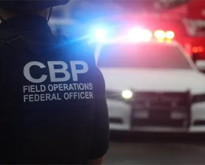 Migrantes mexicanos son detenidos por la patrulla fronteriza en casa de seguridad de Texas