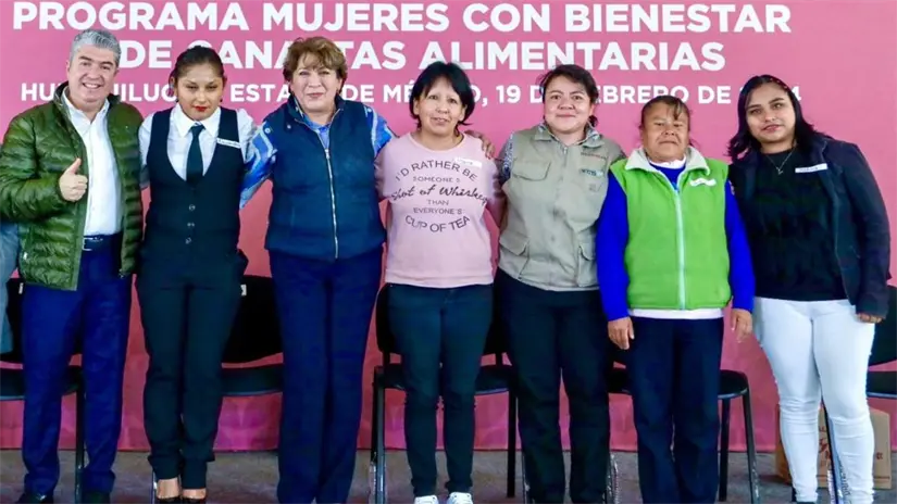 Funcionarios y beneficiarias del Programa 