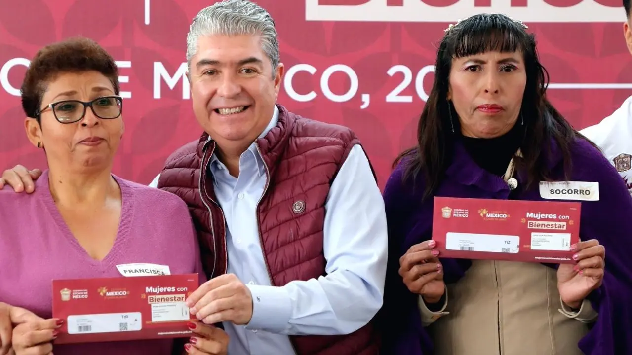 Entrega de tarjetas del programa Mujeres con Bienestar en el Estado de México. Foto: X @BienestarEdoMx