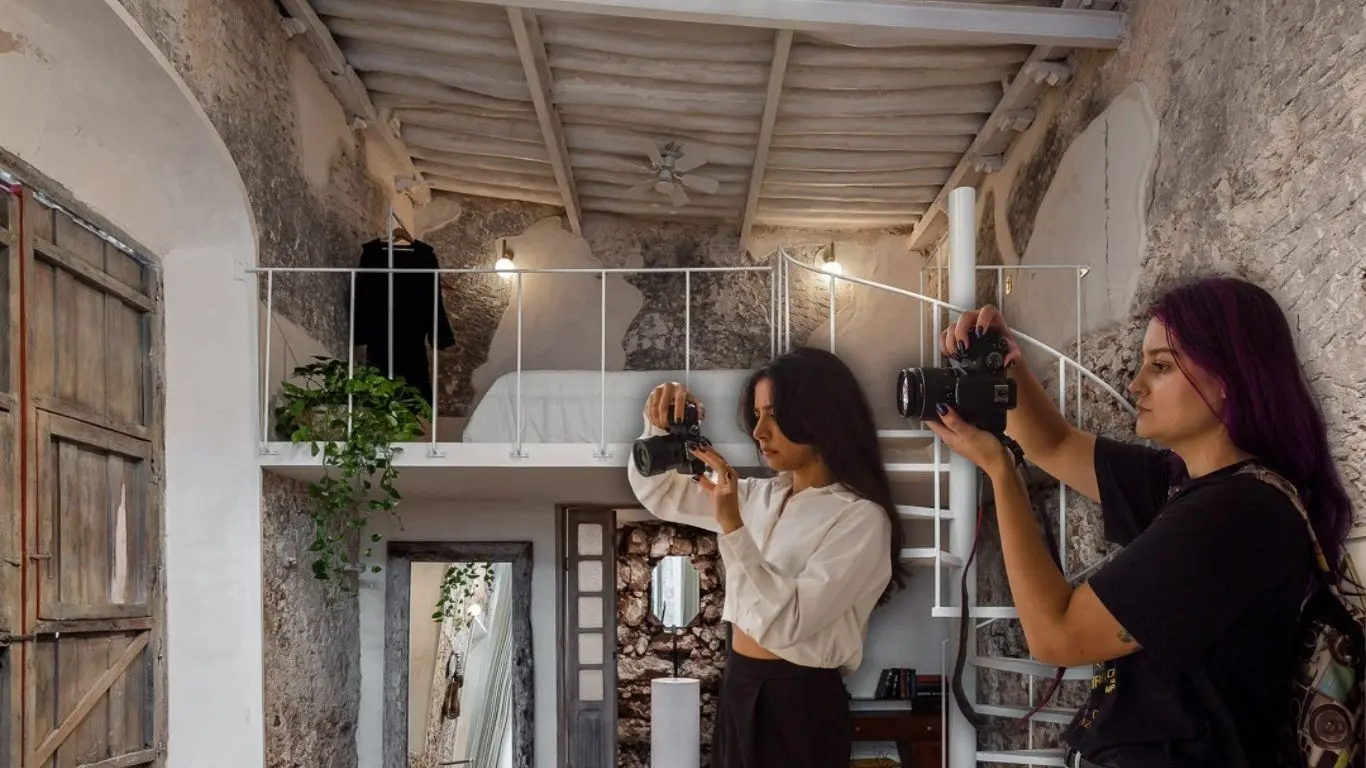 El evento invita a los asistentes a caminar, explorar, fotografiar la arquitectura moderna. Foto: Canva