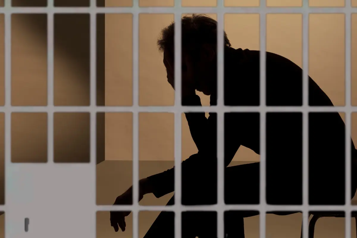 Un hombre es sentenciado a 3 años de prisión por cometer abuso sexual en contra de una niña en Santa Rosalía. Foto Ilustrativa: Canva.