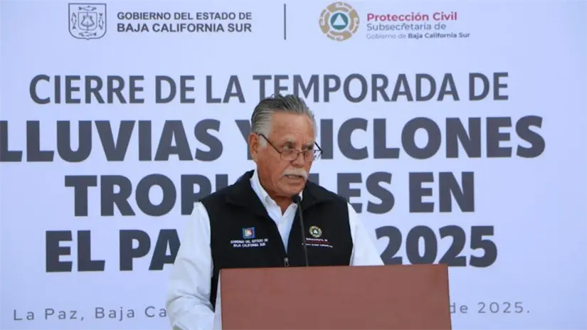 Héctor Amparano Herrera, subsecretario de Protección Civil de Baja California Sur, presentó el informe de cierre de la Temporada de Lluvias y Ciclones 2025. Foto: Gobierno del Estado de BCS