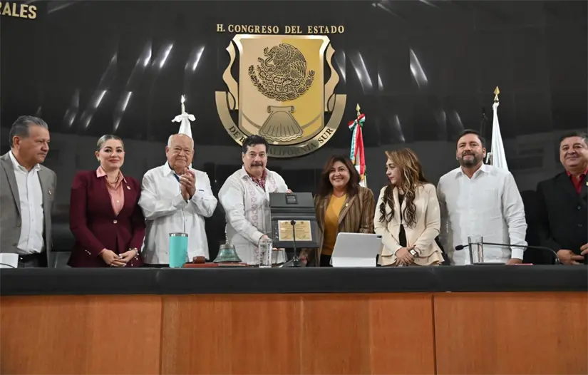 imagen recuadro El actor también adelantó una cruzada cultural que involucrará a artistas nacionales, internacionales y personas adultas mayores del estado. Foto: Congreso de Baja California Sur
