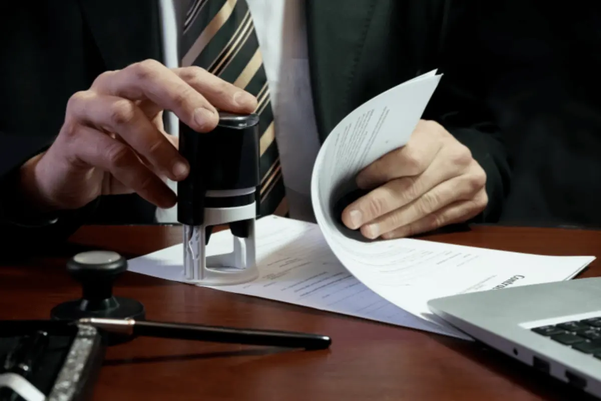 Para 2026, se espera que todos los fedatarios cuenten con herramientas tecnológicas que permitan una verificación rápida, confiable y difícil de falsificar. Foto: Freepik