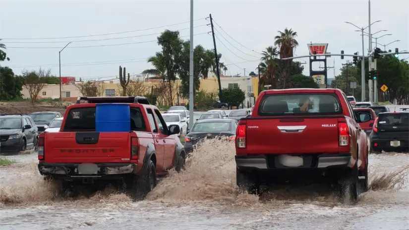 Las lluvias de la temporada 2025 ocasionaron encharcamientos en zonas urbanas, sin registrarse daños mayores, según Protección Civil. Foto: Héctor Romero / POSTA Baja California Sur
