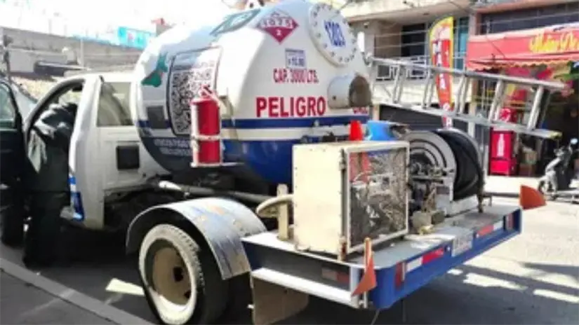 imagen recuadro Pipa de Gas LP bajo supervisión en Toluca. Foto: Especial
