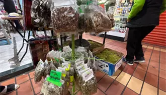 Remedios naturales y memoria familiar: La esencia de las hierberías en Monterrey